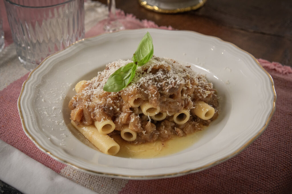 Cipolle la ricetta degli ziti alla genovese di CreDa Ph Simone Fiora