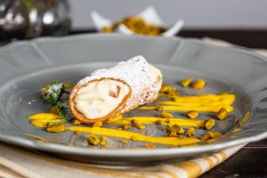 chef Bruno Barbieri ricetta Cannoli di ricotta con canditi in salsa inglese al sapore di pistacchi