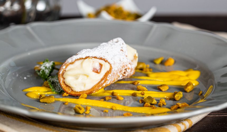 chef Bruno Barbieri ricetta Cannoli di ricotta con canditi in salsa inglese al sapore di pistacchi