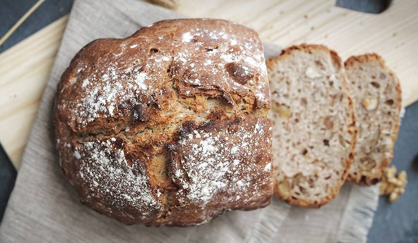 crusty spelt nut bread KV 200929