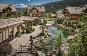 st martin chalets aussenbereich naturbiotop badeteich sommerurlaub lungau 11