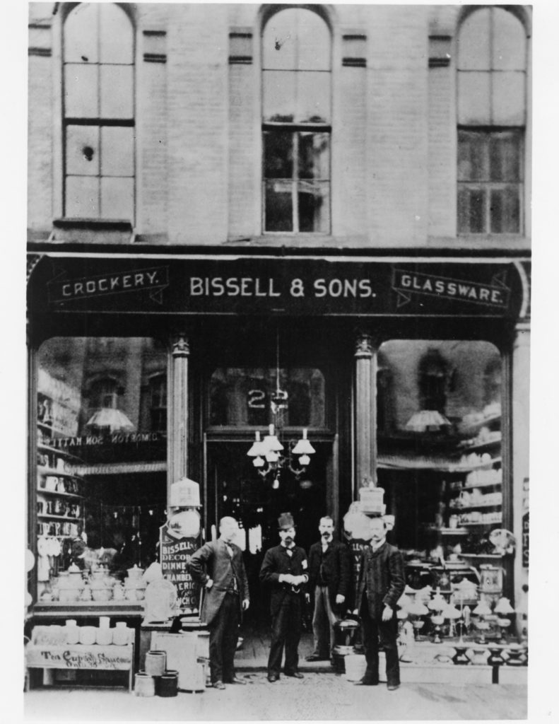 BISSELL® Crockery Store