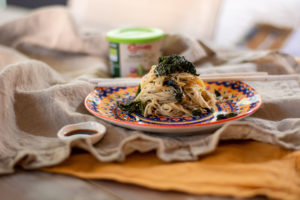 SPAGHETTI DI RISO CON VERDURE SALTATE_