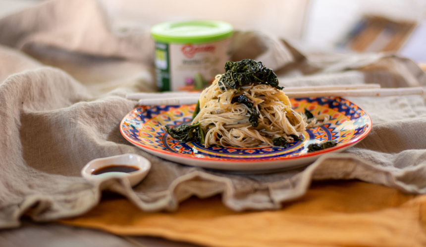 SPAGHETTI DI RISO CON VERDURE SALTATE_