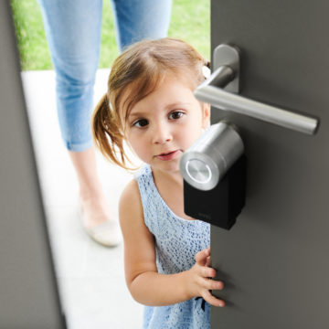 Nuki Smart Lock: addio chiavi, la porta di casa si apre con lo smartphone