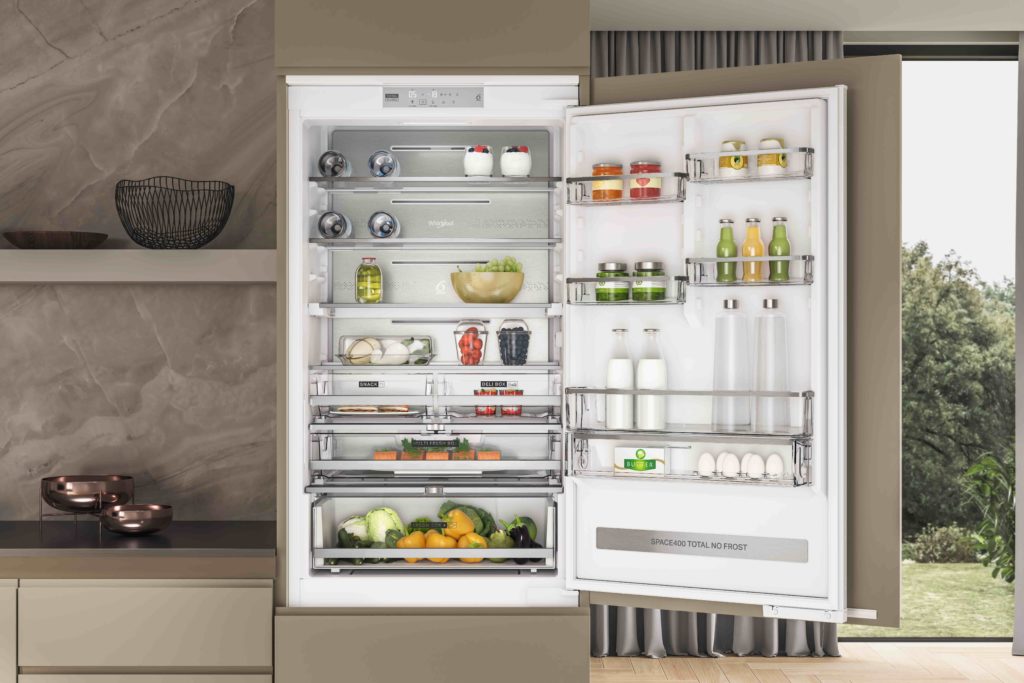 Whirlpool presenta il frigorifero da incasso Space400 Total No Frost: