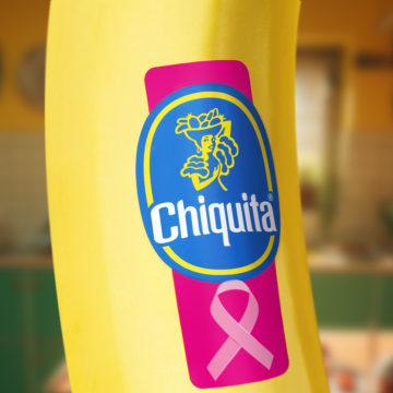 Miss Chiquita sostiene il mese della prevenzione del cancro al seno con AIRC