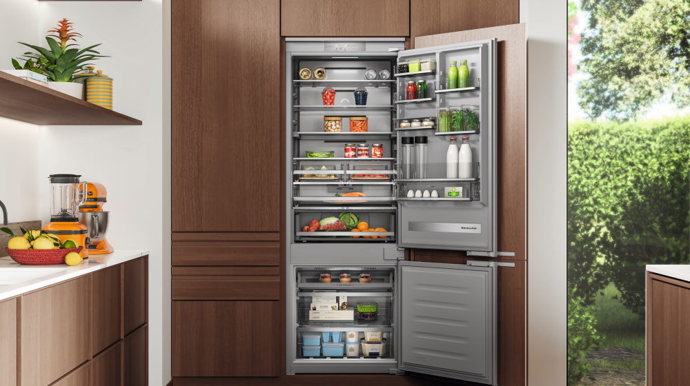 KitchenAid presenta il nuovo frigorifero combinato da incasso Tall 400 - CS
