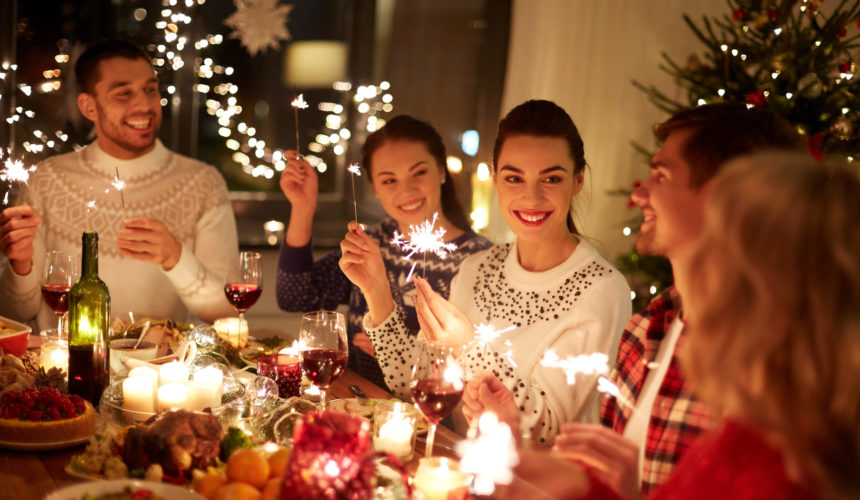 Natale 23 tradizionale in casa? Sembra proprio di no: quasi la metà degli Italiani mangerà al tavolo al ristorante. E tu?