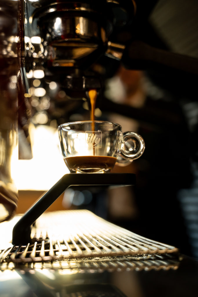 illy reinventa l’esperienza del caffè al bar con Illetta, la macchina professionale firmata da Antonio Citterio 1