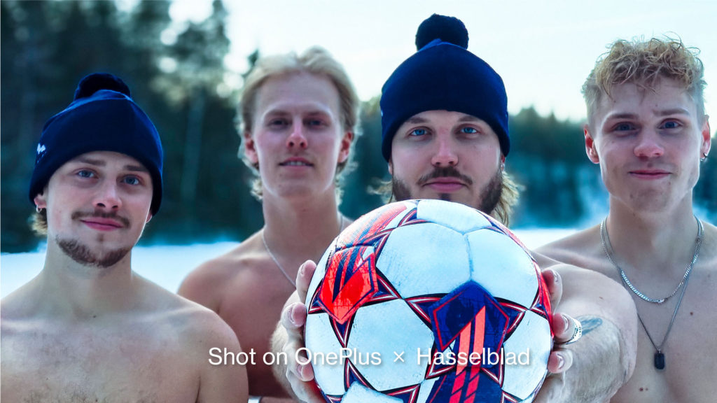 PArtita di calcio sul ghiaccio per OnePlus