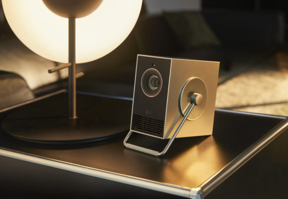 LG presenta LG CineBeam Q, il nuovo proiettore dal design minimalista