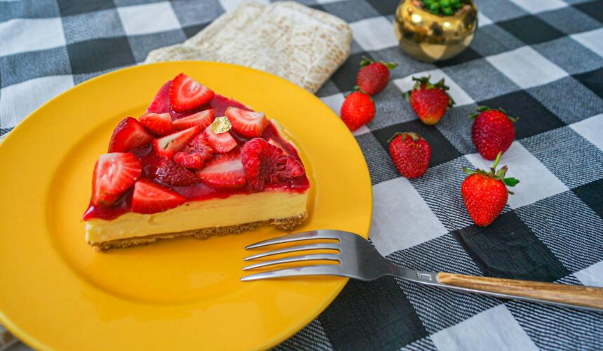 Torta alle fragole con crema pasticcera: la ricetta per le feste