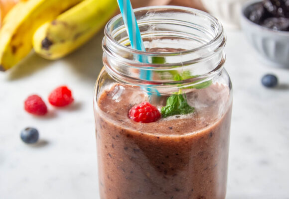 Colazione e merenda: lo smoothie rivitalizzante alle Prugne della California