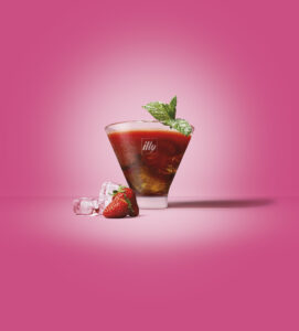 illycaffè risveglia l’estate con “Strawberry Kiss”