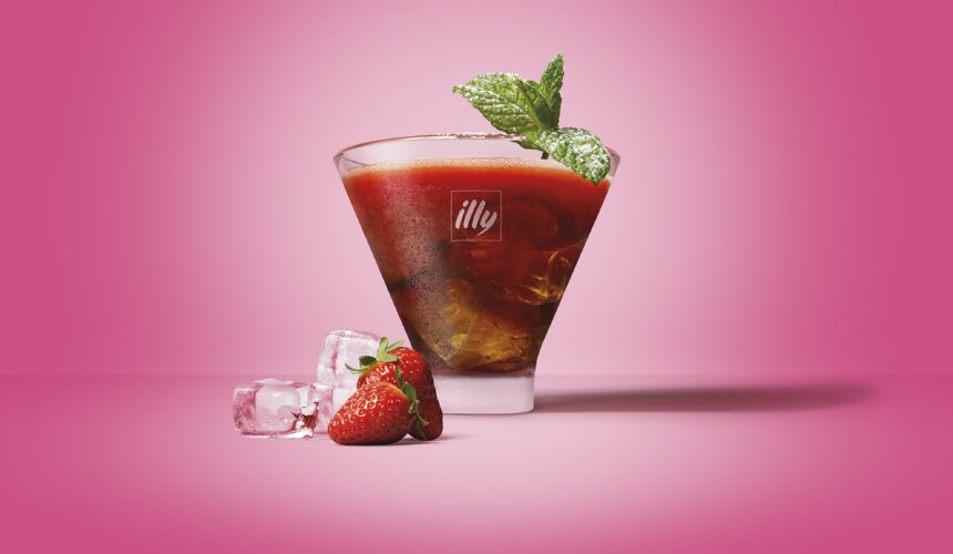 illycaffè risveglia l’estate con “Strawberry Kiss”