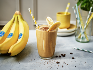 Frullato proteico al caffè con burro di arachidi e banana