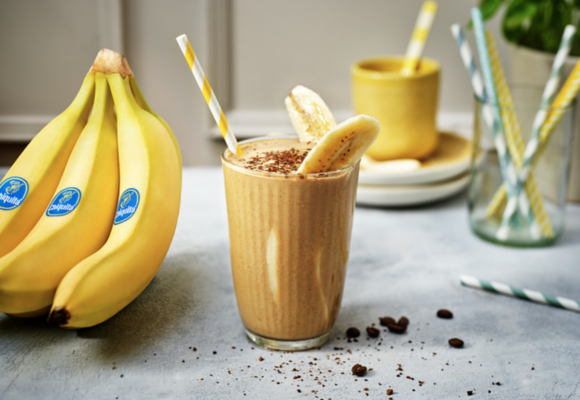 Frullato proteico al caffè con burro di arachidi e banana