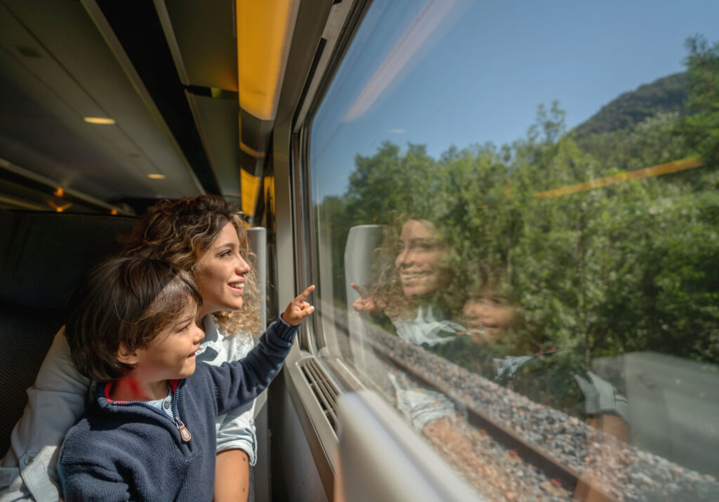 Viaggiare in treno con i bambini: fatene un'esperienza preziosa!