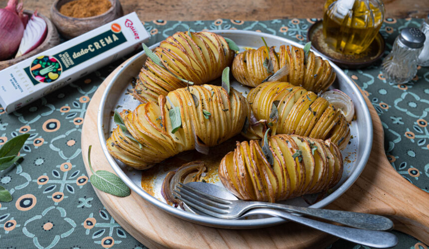 Patate hasselback salvia e paprika, il gusto in tavola!