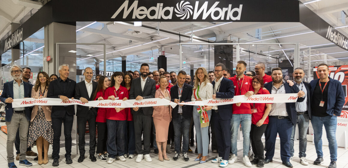 Taglio del nastro con CDA MediaWorld e autorità locali per il Bennet